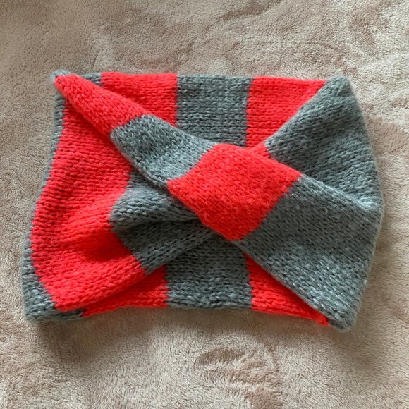 Two Forever 21 knit infinity scarf - Picture 3 of 6